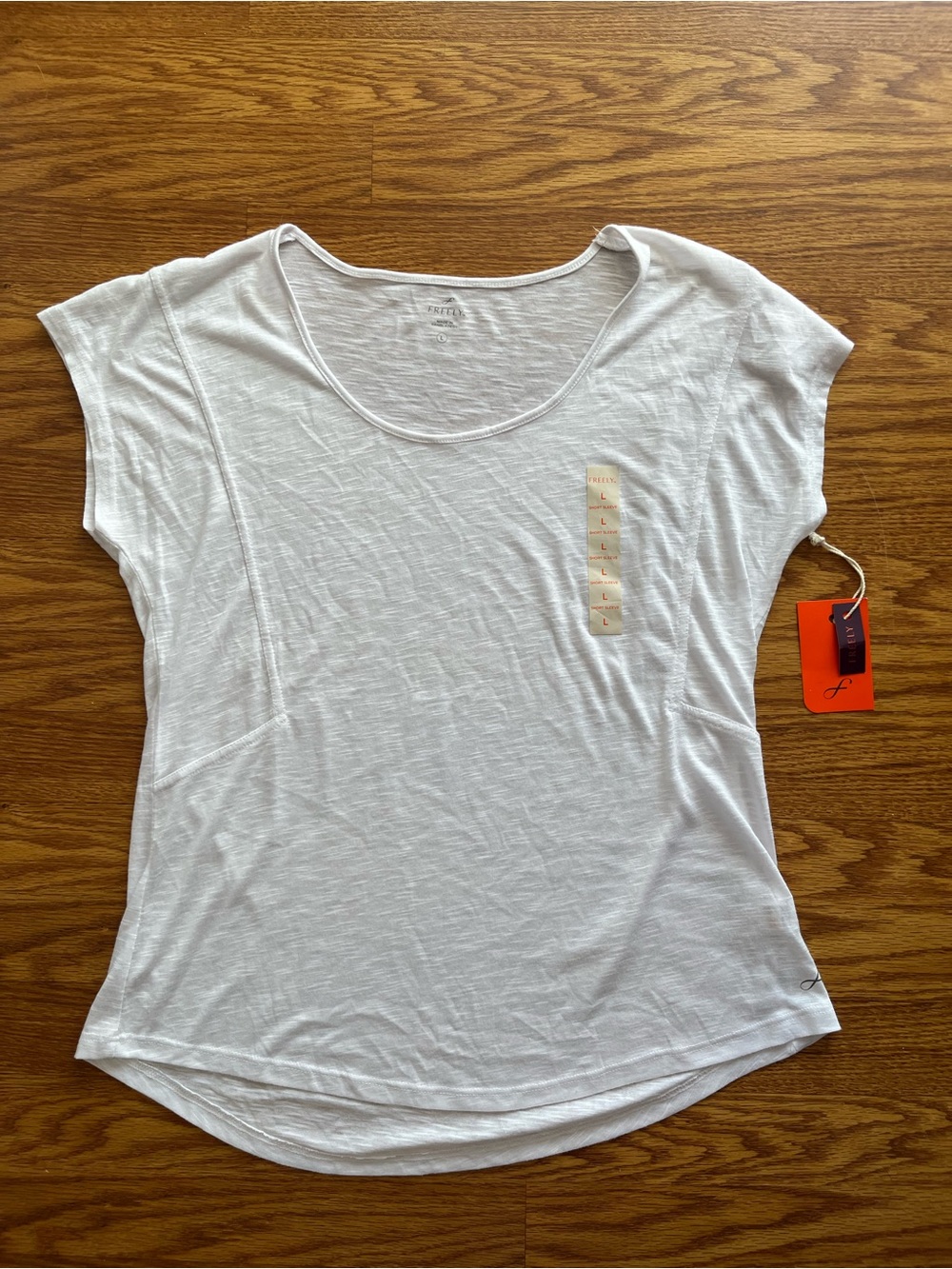 Women’s White Scoop Neck Short Sleeve Tee - NWT Freely